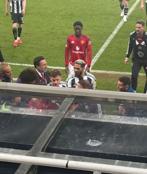 星空体育官网-曼晚：曼联和纽卡在球员通道大吵，B费、乔林顿互相指责